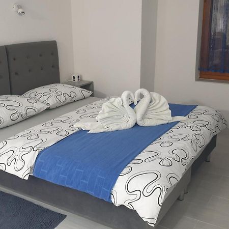 Apartman Lusi Buzdohanj Exteriör bild