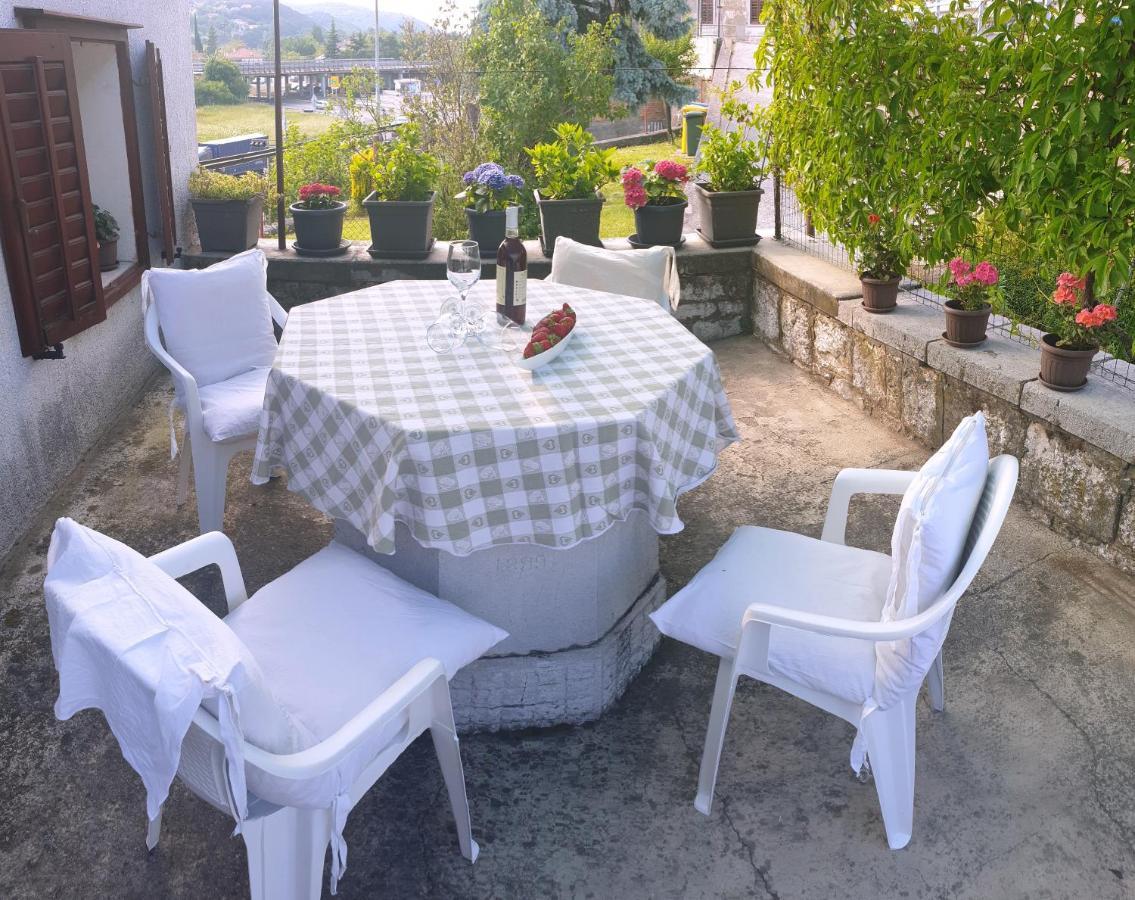 Apartman Lusi Buzdohanj Exteriör bild