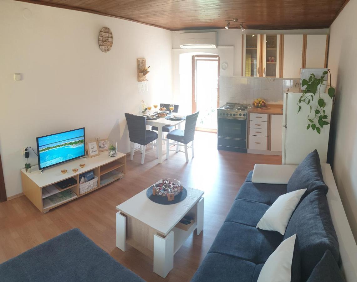 Apartman Lusi Buzdohanj Exteriör bild